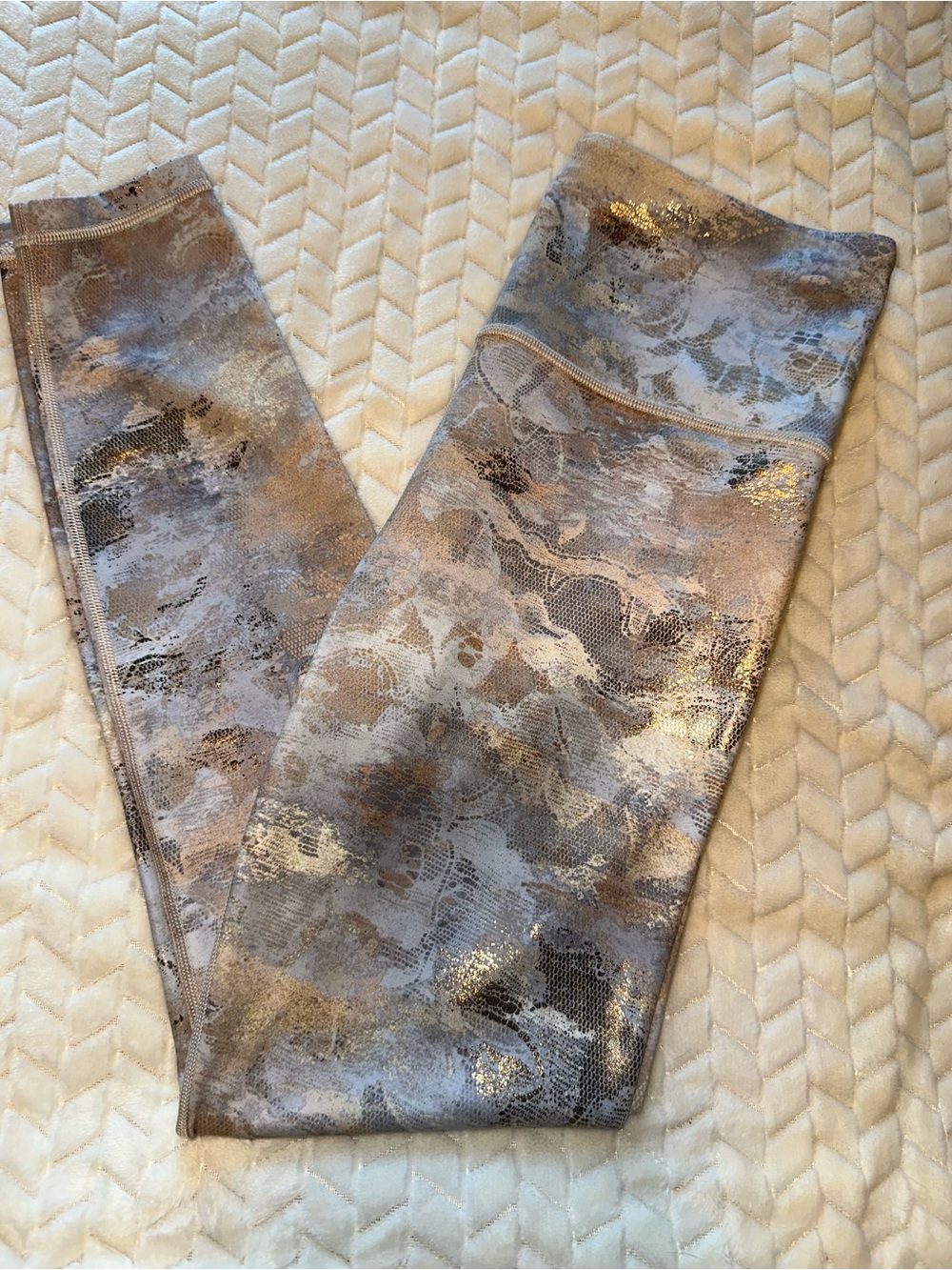 Athleta Elation Gilded Tight 26” Inseam Size Small